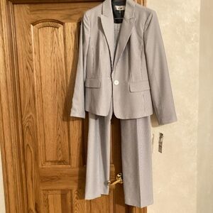 Pant suit